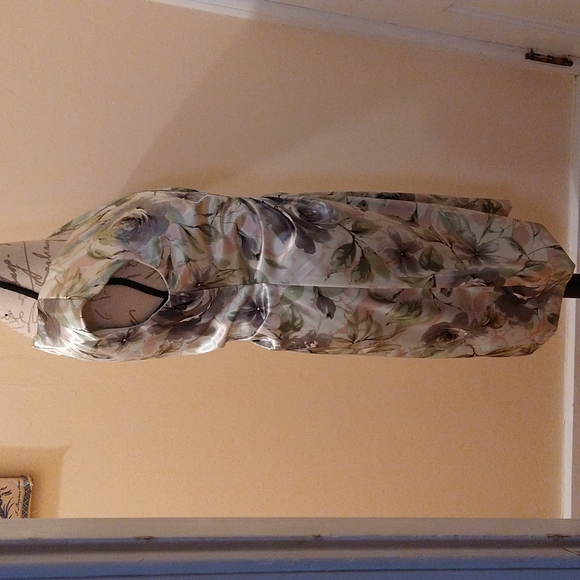 Connected Apparel satiny floral dress Sz 8 - Picture 4 of 10